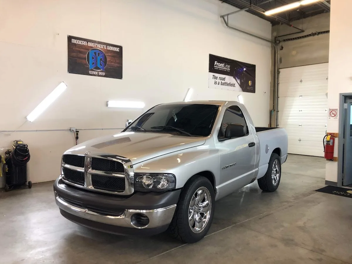 Modern Brothers Garage